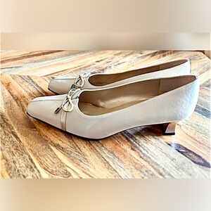 Stuart Weitzman Vintage size 6.5 fawn color, barely worn.